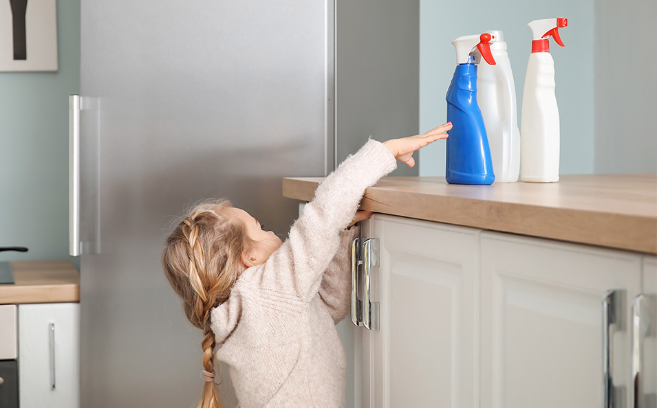 Vergiftung bei Kids: erkennen und vorbeugen. Vergiftung bei Kids: erkennen und vorbeugen.